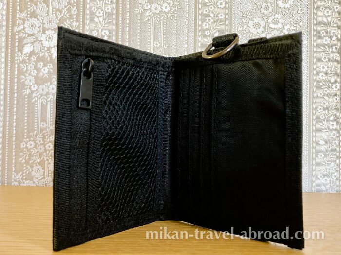 無印のトラベルウォレット