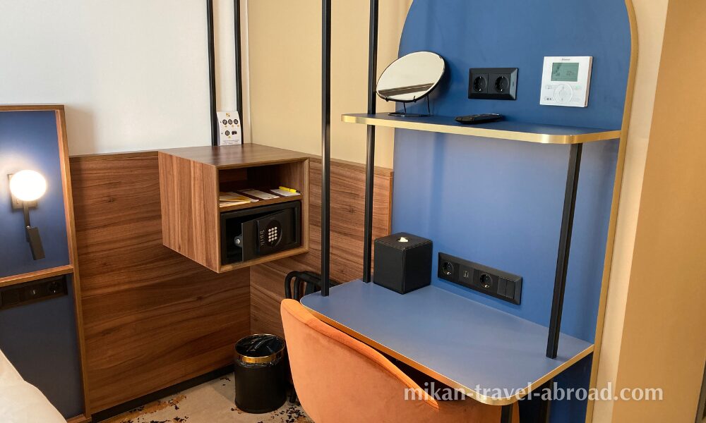 D8 Hotel